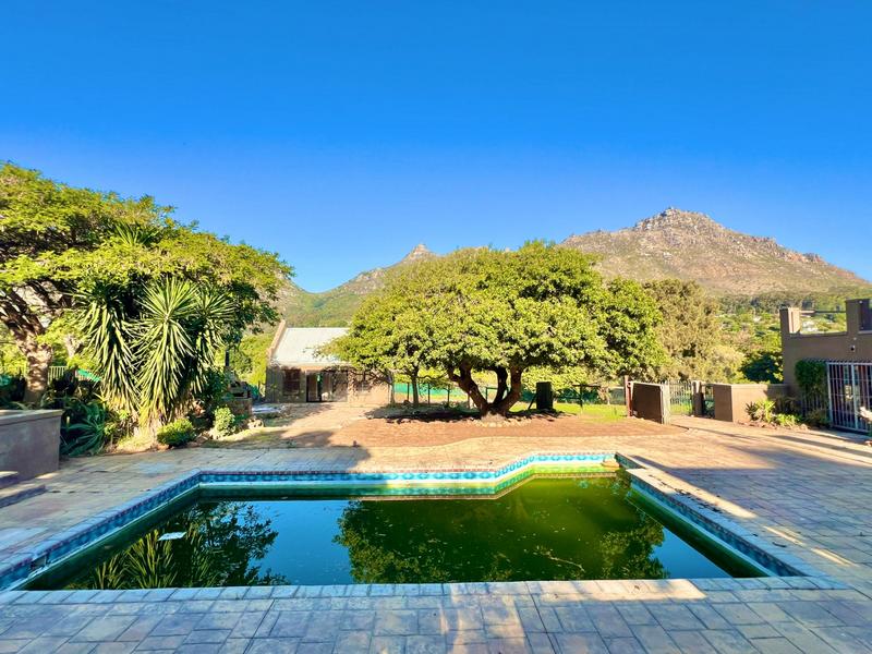 8 Bedroom Property for Sale in Hout Bay Western Cape